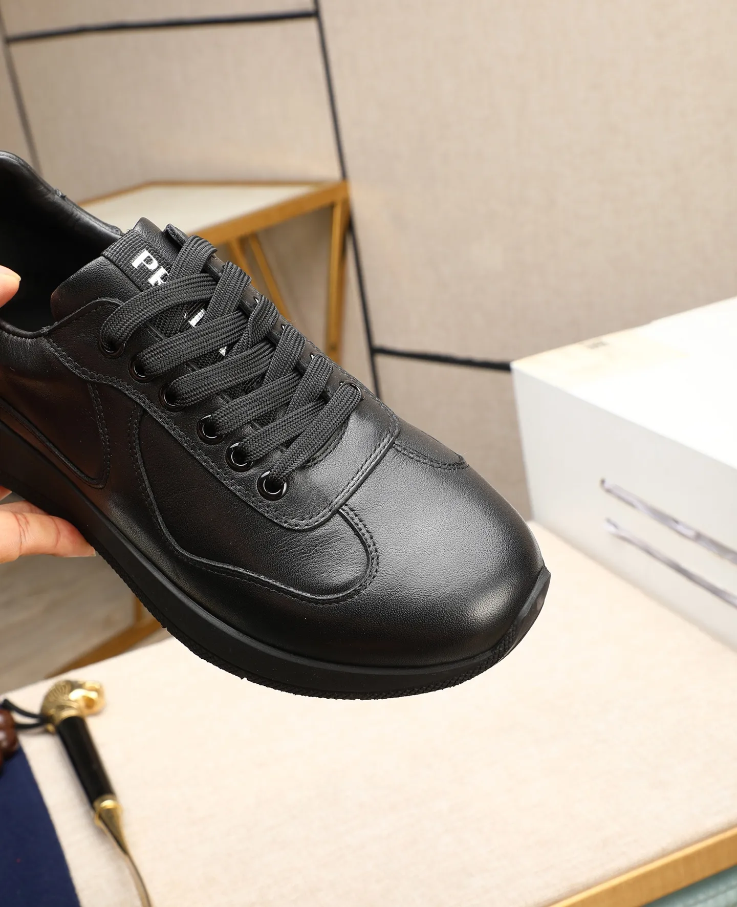 Men's shoes 💰600 Top quality New hot models on the official website, timeless for a century, 🆘 Trendy brand (Prada) mainly promotes hot models, avant-garde and versatile fashion men's shoes private version molding, cowhide surface splicing 1:1 oil edge treatment... fashionable and simple, original imported cowhide lining cowhide feet; the atmosphere and personality are more fashionable, eye-catching and pursuing class, it will subvert the old idea and be a must-have for fashion trendsetters with you! Must keep it for yourself! High-end comfort, high-end quality workmanship. Size: 38-44 Various colors available. full package